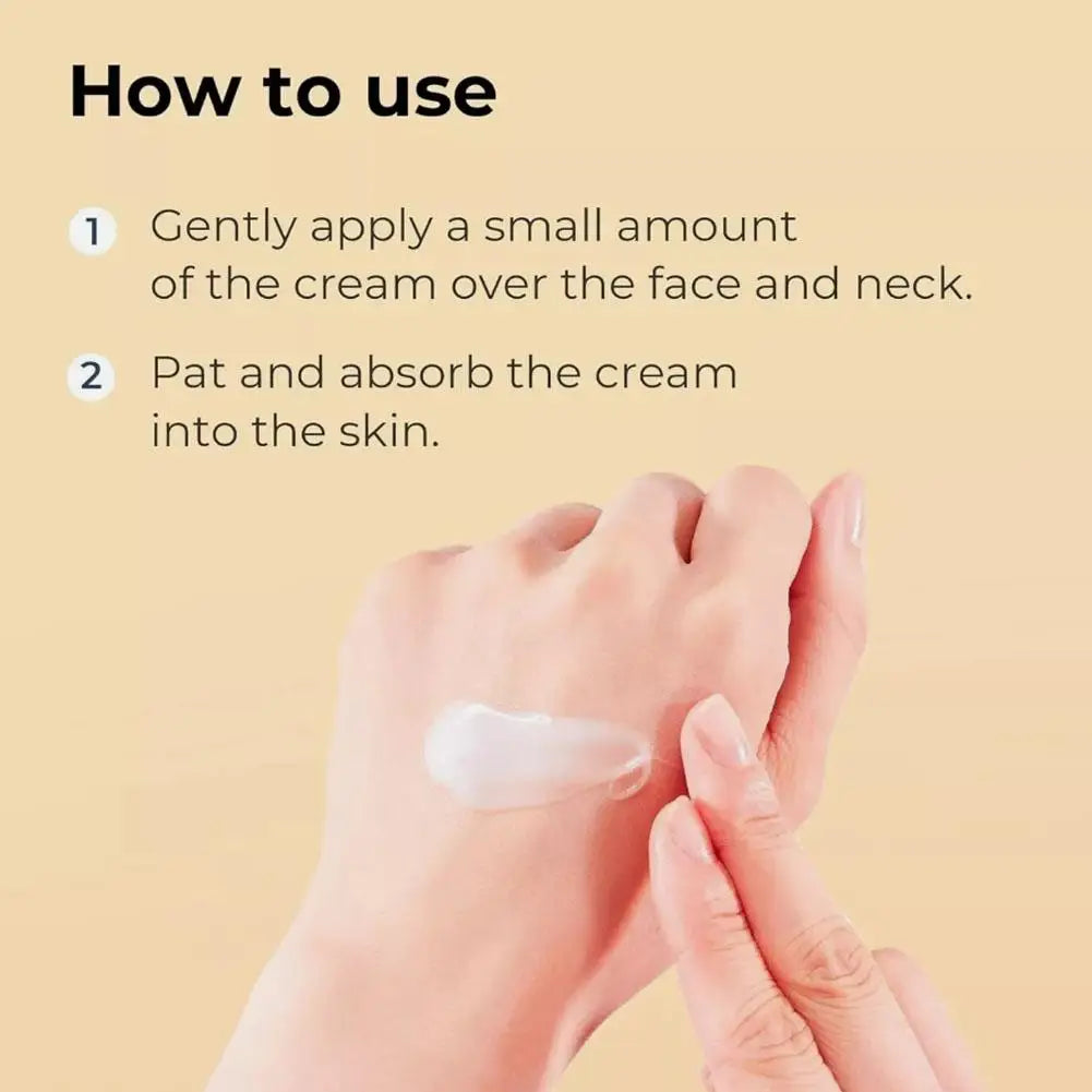 Instructions on how to use a cream with hands applying cream on a beige background